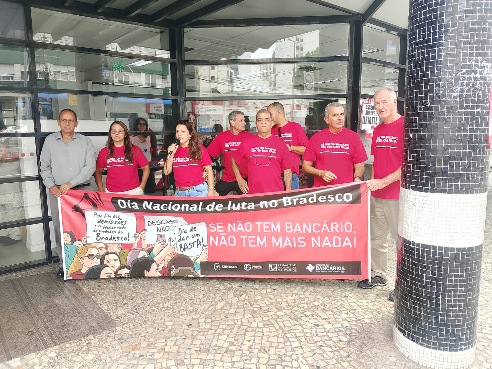 Sindicato dos Bancários realiza ato em agências do Bradesco contra demissões, fechamento de unidades e precarização do atendimento